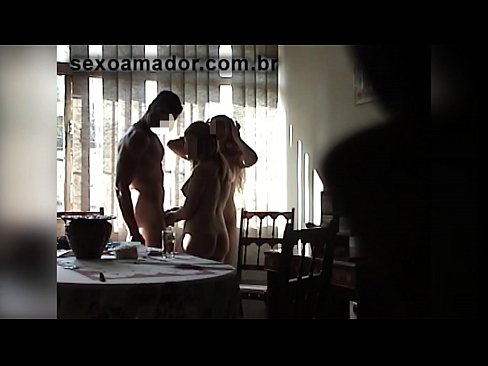 ❤️ यौन साथीहरूले एक विशाल मानिस र उहाँसँग थ्रीसमलाई निम्तो दिन्छन् ❤️❌ सेक्स